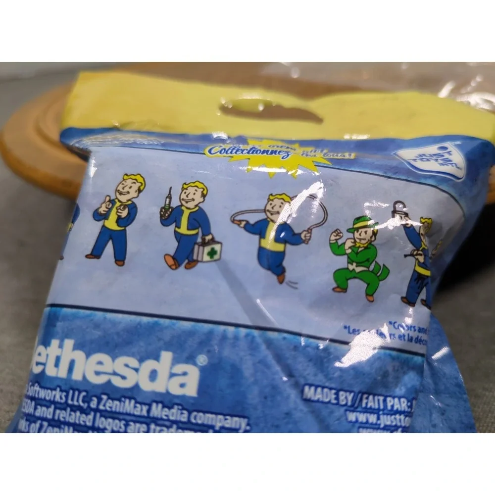 Fallout 4 Vault Boy‎ Backpack Hanger Keyring Blind Mystery Bag Bethesda